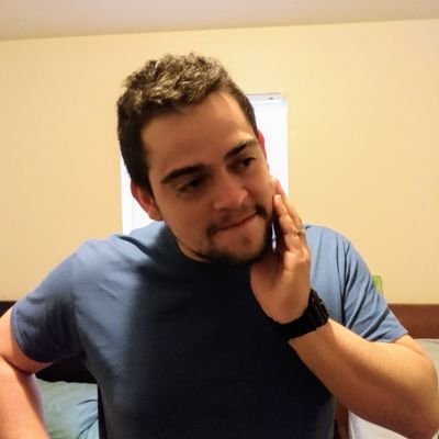 Papá de Ender Augusto y Ana Lucía.
Ingeniero Mecánico UC.
Critico objetivo del acontecer diario.
