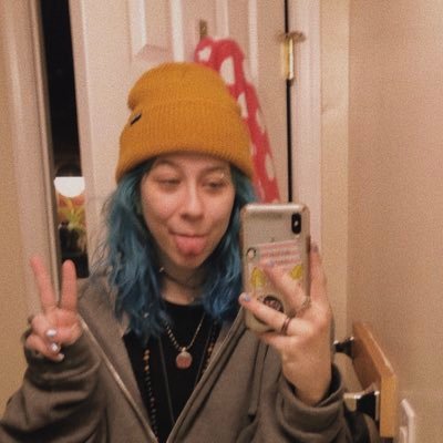 caroliinebrooke's profile picture. this is an sos don’t wanna second guess