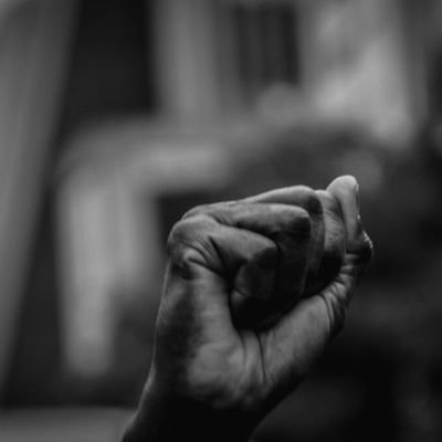 DasNeves91's profile picture. tento todo dia seguir os caminho de Deus mas é muito difícil, me sinto as vezes ruim por não conseguir. mas sei que Ele está fazendo de tudo por mim!