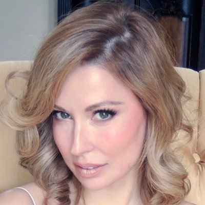 isabellaadkins's profile picture. 