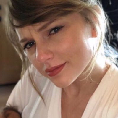 daily photos of taylor swift being a milf