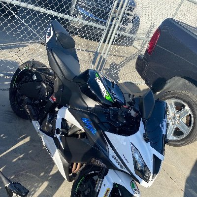 JamalTescum's profile picture. Zx6rjay  I ride I have fun live life I game #Ps5 #Xbox #bikelife #usmcveteran#sneakerlife 🇧🇿