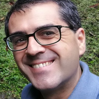 Lectorem delectando pariterque monendo, Horácio.
Se é gratuito, a mercadoria és tu.