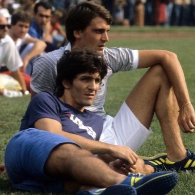 Padre di Sara e Nicola. Appassionato della Nazionale. Campione del Mondo 1982.