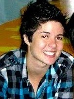- a moça de sorriso abertoo!