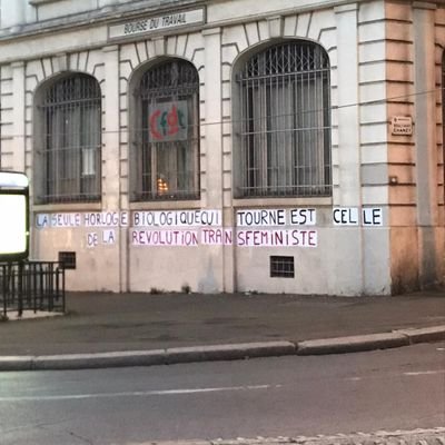 Ancienne avocate, directrice dans le secteur social, féministe, résolument à gauche 🏳️‍🌈