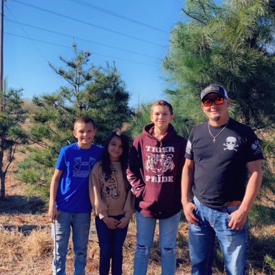 KellyIbrom's profile picture. Mom of 4!!