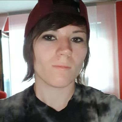 full time napper
šøš¹ā½š„ā
played guitar in paramore once and nothing will ever top that
she/her