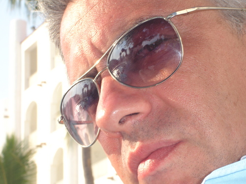 Empresario, impresor, chilango-regio, camaleón de la vida, Runner, maratonista, triatleta, Ironman 70.3 por el momento, y hago paellas Sábados y Domingos