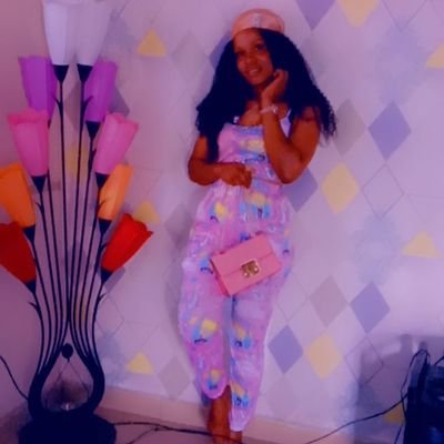 My lifestyle is my personality..
Make-up artist, Model, business guru..💖💓🥰😘