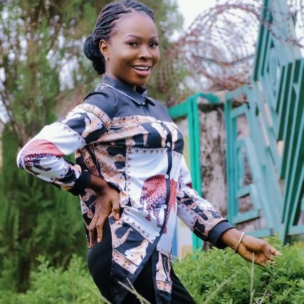 Geologist,
fashion designer and a baker,
Music is my gem