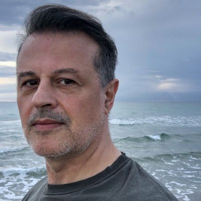 skinkiverse's profile picture. Living now.