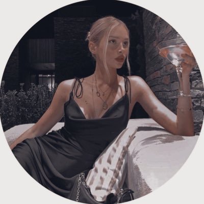 قصبة سُكر وَسط مرارة هذآ العَالم.
