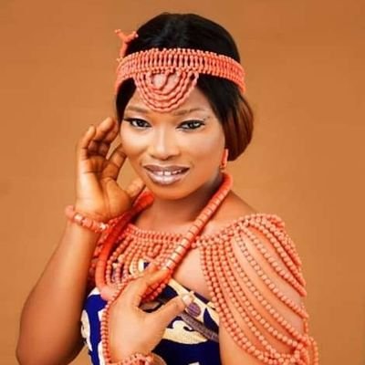 Am favour by name, average in height, chocolate in completion, so fun to be with,so pretty and lovely to be someone bestie Sha.