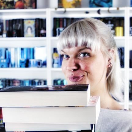 Jill | 28 | Booknerd | Berlin
Ein ❤ für Bücher, Märchen & Zombies
(she/her)