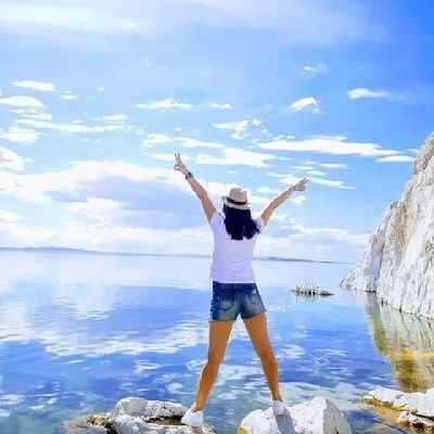Нийгэм судлаач📃, аялагч✈,
🎼хөгжимд дуртай, 💌өөдрөг бүсгүй
💎Хэзээд гэрэлтэнэ💎