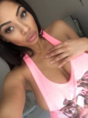 I'm a hooker and celebrity need to know more of my fans