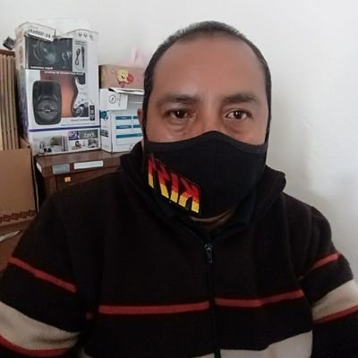Me gusta vivir la vida con todos su excesos, vicios y placeres, poeta, asiduo lector, cuasimelomano y apasionado en mi trabajo