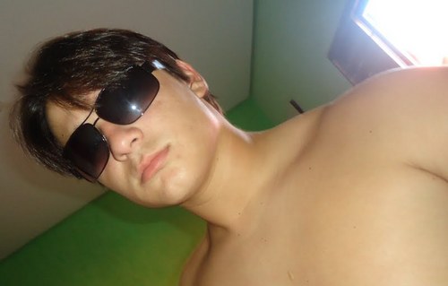 Inhumense humilde que adora fazer novas amizades. Estudante. Seguindo ira saber mais sobre mim!!