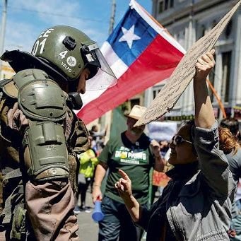 Patria y familia,  ley de amnistia, el pueblo no tiene la culpa que la ciudadanía  se enfrente con FF.AA y Carabineros, y políticos se limpian las manos.😡