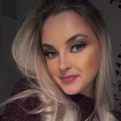 Constance1205's profile picture. IDRAC Lyon 🇫🇷 / Varsovie 🇵🇱 / Kassel 🇩🇪 Instagram : @constancebriolat