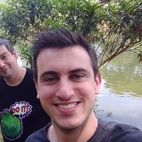 Gaúcho, Gremista e Fã de eSports. Na batalha eterna pelo K/D positivo.