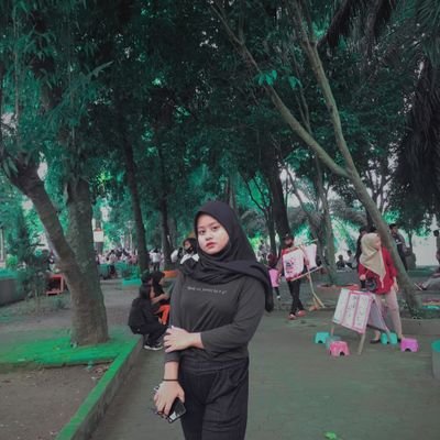 ShilvianaAziz's profile picture. 