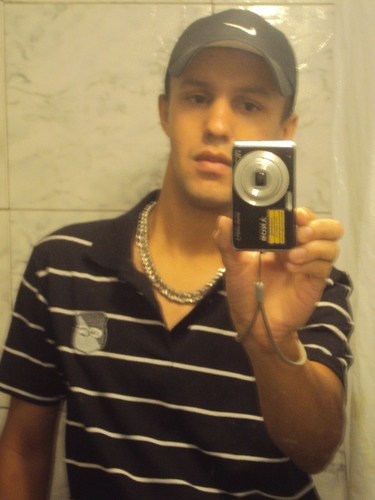Já gastei muitas linhas da minha vida tentando dizer quem sou, ou acredito ser! Hoje deixo as definições a critério de quem as quiser fazer