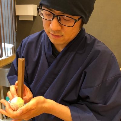 i4MovhvX9jvsICU's profile picture. 姫路の柴犬特化の和菓子職人 手毬-te mari-の店主 をしています。 見るだけでも嬉しいので是非フォローしていってください。黒柴の看板犬りゅうと和菓子をのせています。よろしくお願いいたします。 https://t.co/2HZQYevGsW