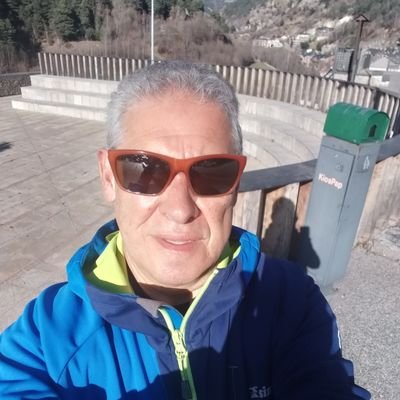Escriptor, poeta, opinaire i carallot.