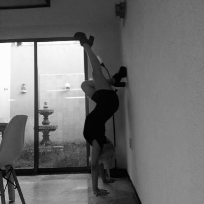 eslisoto's profile picture. Twitter es como mi diario, si lo lees, haz como que no viste nada.