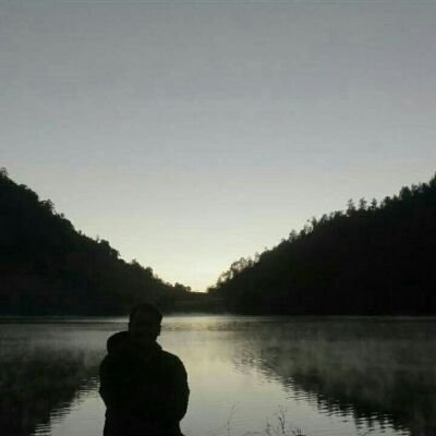 daun yang jatuh,tidak pernah menbenci angin~