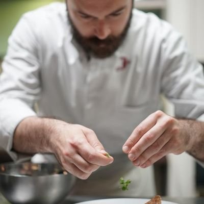 • Manger, cuisiner, apprendre •
📕 Comme on dîne chez nous, éd. Le Robert
📻 On va déguster @ France Inter
🗞 Fou de Pâtisserie