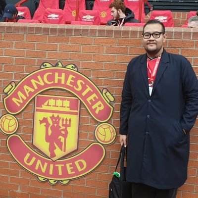 Fanboy. Live to laugh. Heart and soul belongs to @ManUtd. Tukang nanya-nanya di @podkesmbonek