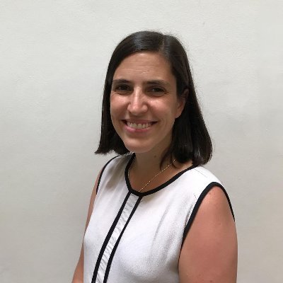 Directora de Educación en Fundación Perez Companc y coordinadora del Postítulo de Ed. Emocional y Clima Escolar UCA. Magister en Educación UdeSA. Docente.