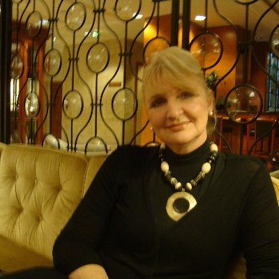 HR professional. Loves Scandi dramas, Egyptian culture, Pink Floyd, Fleetwood Mac And yoga.