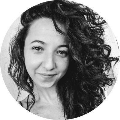 Born and raised in gorgeous Cluj, Romania. Dentist. Foodie. Curious. Probably too straightforward.