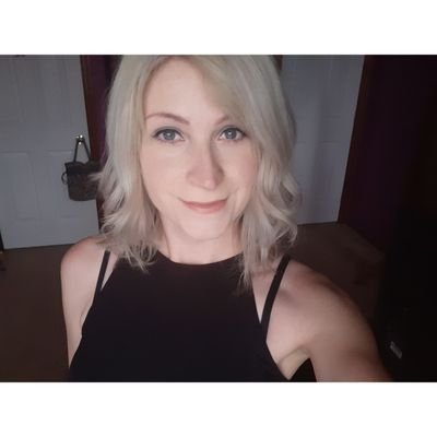 boxofsox484's profile picture. ✌
•💕Explorer📷
•Singer 🎤🎶