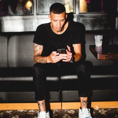 mixedologist's profile picture. most popular guy at the local grocery store