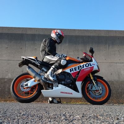 皆さんいつも有難うございます♪
ツーリングお誘いお断りです
人を騙して利益を出そうとする人が嫌いです
政治的な話しはもっと大嫌いです
変なオジサンの事時々思い出してね(°∀°)👍