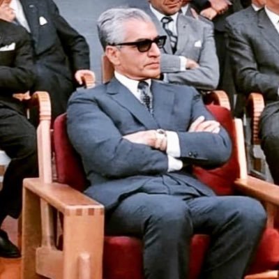 به امید داشتن مردمی درستکار و باشرف و غیرتمند و با خدا.. همانند رضا خان و فرزند خلفش محمدرضا شاه پهلوی.