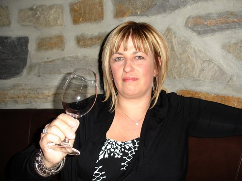 burnsies_girl's profile picture. wife, mother of 3, mumsie of 6, lover of fine wines & foods