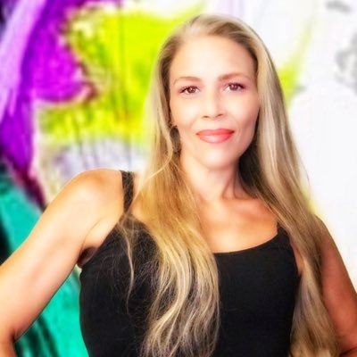 CarmenEArrieta's profile picture. ⚜️CHIQUINQUIRÉÑA⚜️𝙼𝚒 𝚅𝚘𝚣 𝚎𝚜 𝚍𝚎 𝙴𝚕𝚕𝚊 Venezolana🇻🇪 Italiana🇮🇹📻Locutora 🎤Animadora 🎙VozTalent 💁🏼‍♀️Host 🎭 Doblaje.Sigue mis Andanzas👇🏻aquí