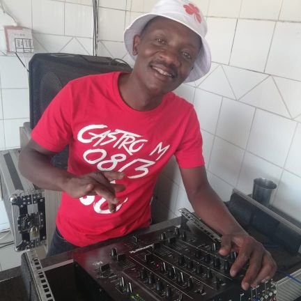 DJSHABBA6's profile picture. u cn chuz friends nt family