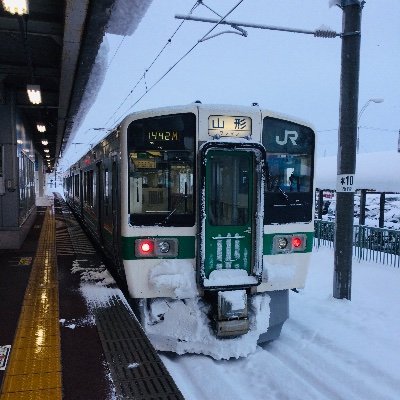 擬人化が好きです 青鉄からではないが鉄道は好き 乗り鉄というよりは時刻表鉄 成人済