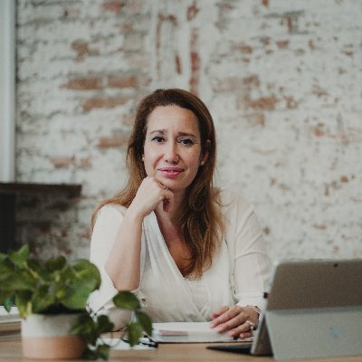Madrileña, psicóloga clínica y sexóloga, especialista en ansiedad, meditación y psicología de pareja.
Ayudo a las personas a alcanzar sus metas
#anallorens ❤️🧠