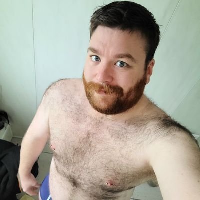 An Irish man bear looking to express himself in one way or another but mostly suggestive poses.
pan/poly/partnered/twitterthot
he/him
