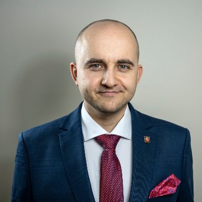 Poseł na Sejm RP. Prezes Fundacji @OMAntypolonizmu. Przewodniczący @Suwerenna_POL na Pomorzu Zachodnim. Prawnik. MBA. Jestem za życiem! #ProLife