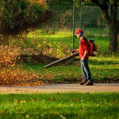We are a collective of leaf blowers organizing against Big Leaf in Sacramento, CA
https://t.co/LQkq16g9bF
