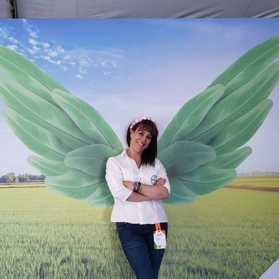 soy una persona feliz!!! y lo expreso con una gran sonrisa!!!